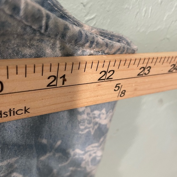 Mel & Mo Womens Denim Pearl Snap Floral Top Country Casual Coastal Cowgirl 90’s - Picture 6 of 7